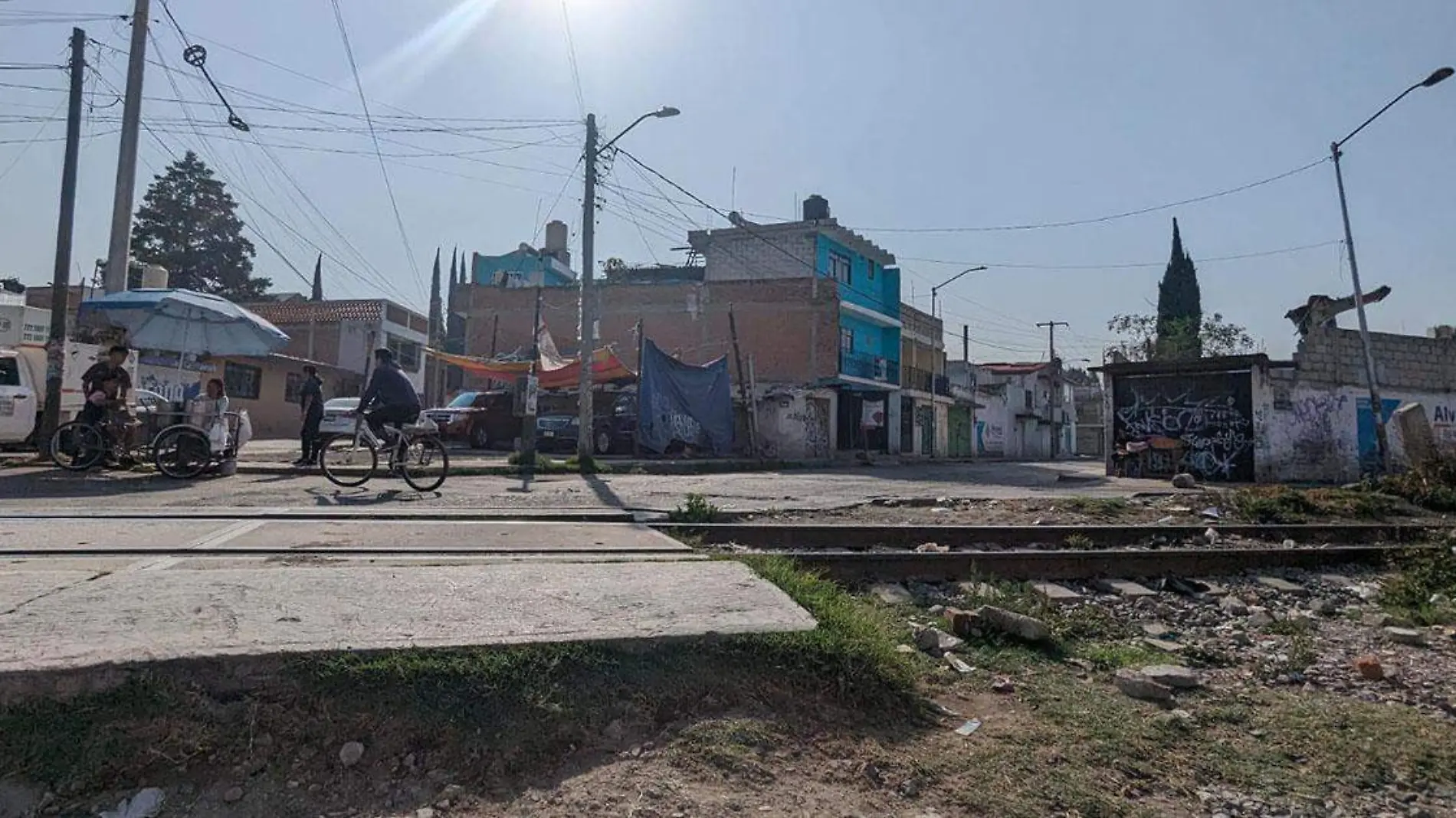 Un hombre fue encontrado muerto cerca de las vías del tren en la junta auxiliar de San Pablo Xochimehuacán